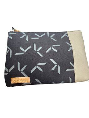 Koskela Gray & Beige Travel Pouch With Qantas Accessories 8o